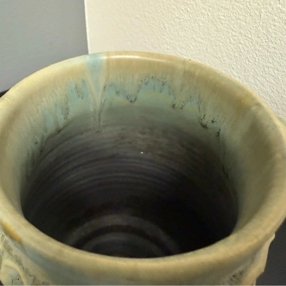 Signed‎ by Artist Ceramic Pottery Elegant Green Vase Glazed textured
